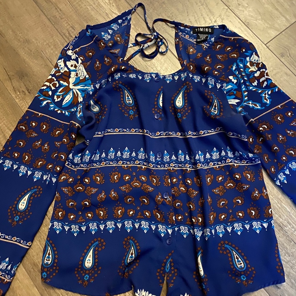 Beautiful pattern blouse! - Picture 3 of 4